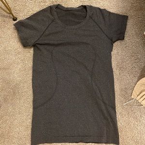 COPY - lululemon swiftly tech top